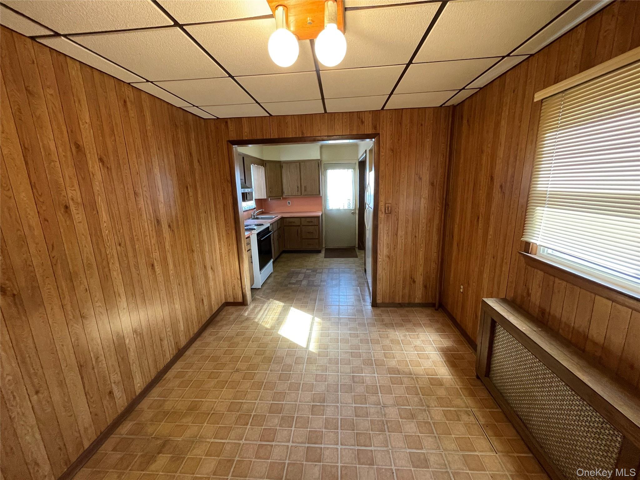 20 Wyona Avenue, Lindenhurst, NY 11757