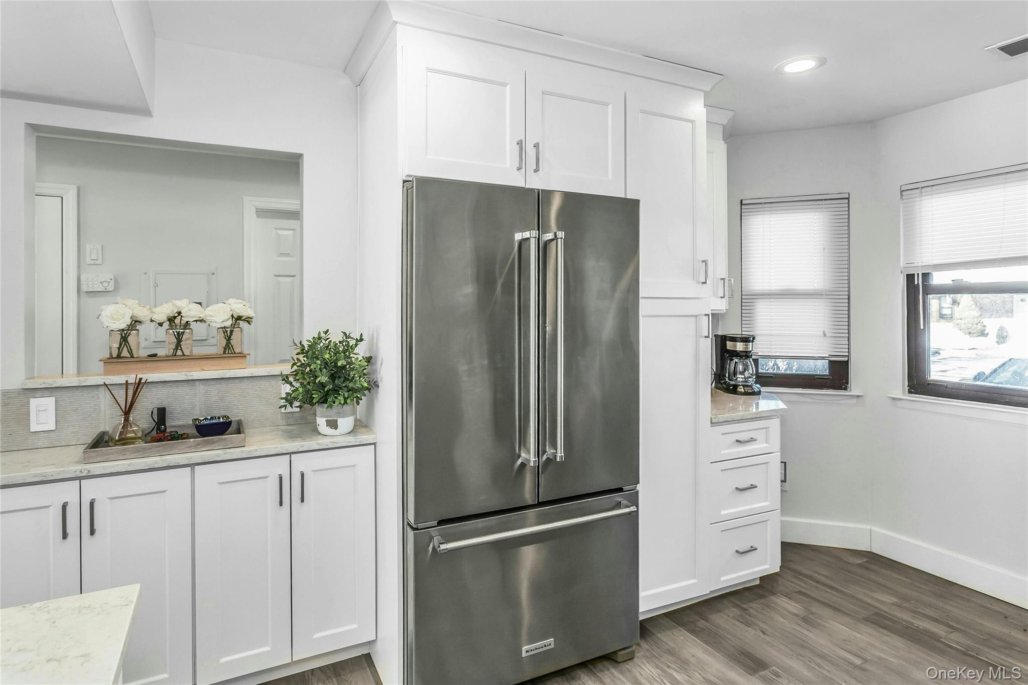 6 Cold Harbour Lane, Woodbury, NY 11797