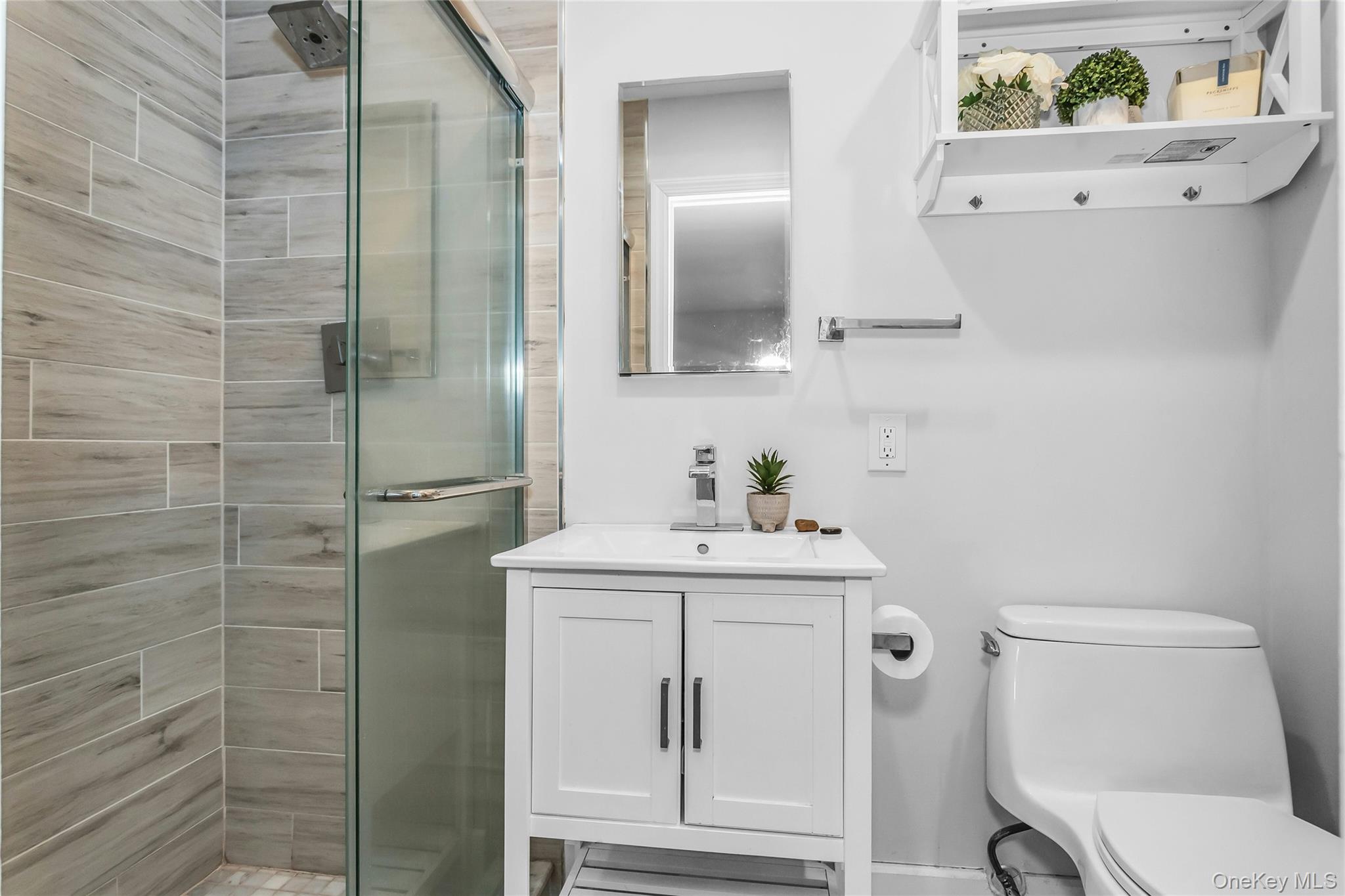 6 Cold Harbour Lane, Woodbury, NY 11797