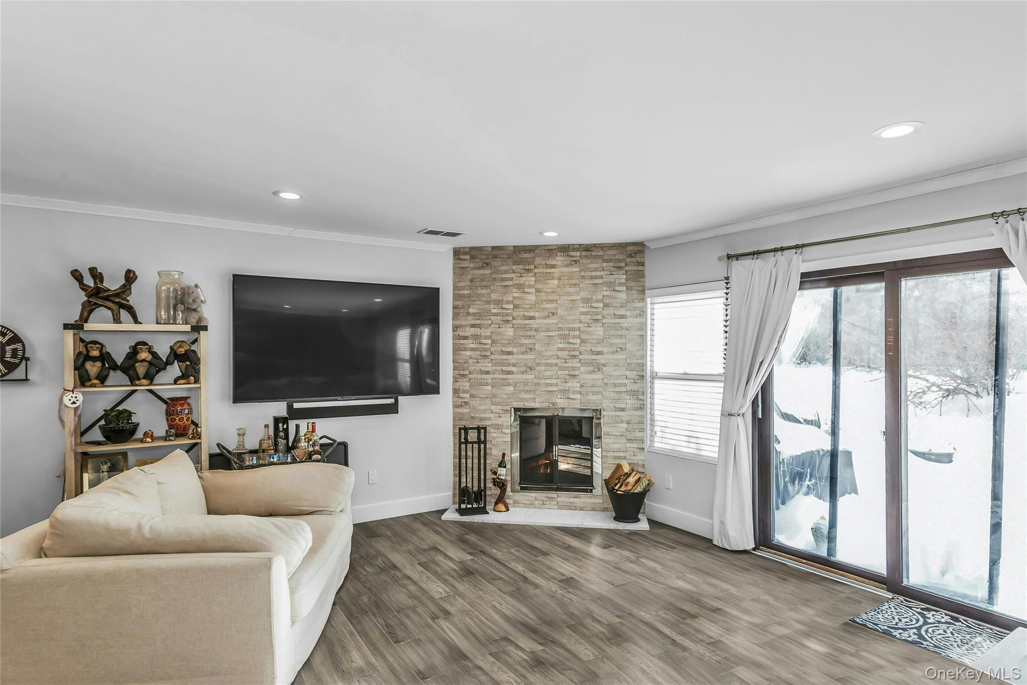 6 Cold Harbour Lane, Woodbury, NY 11797