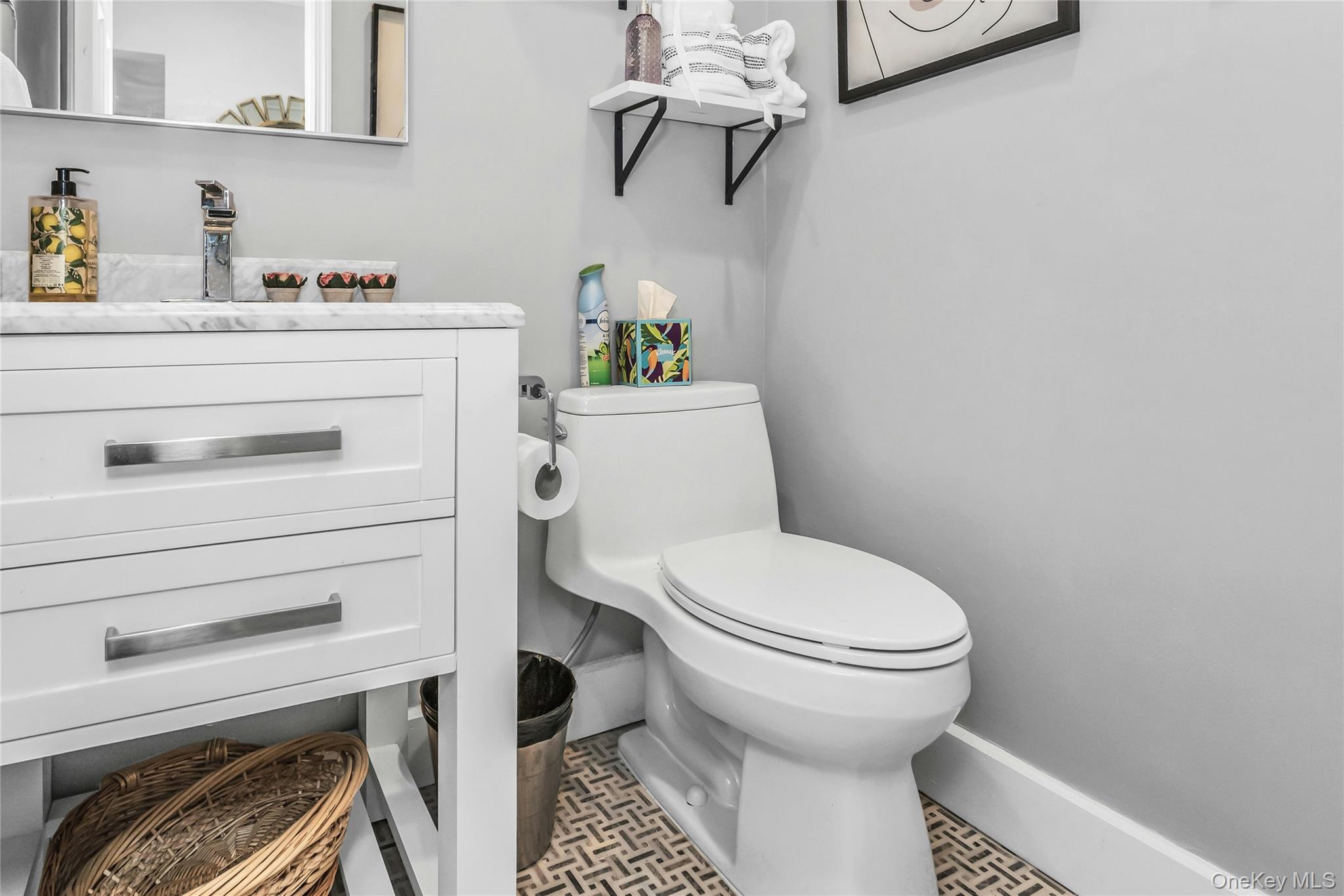 6 Cold Harbour Lane, Woodbury, NY 11797