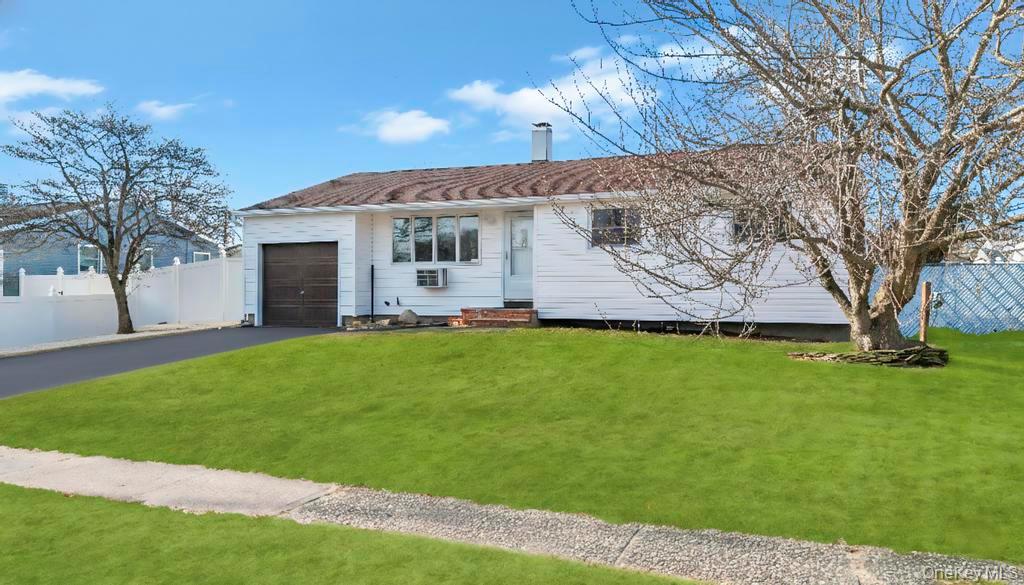 90 Selden Boulevard, Centereach, NY 11720