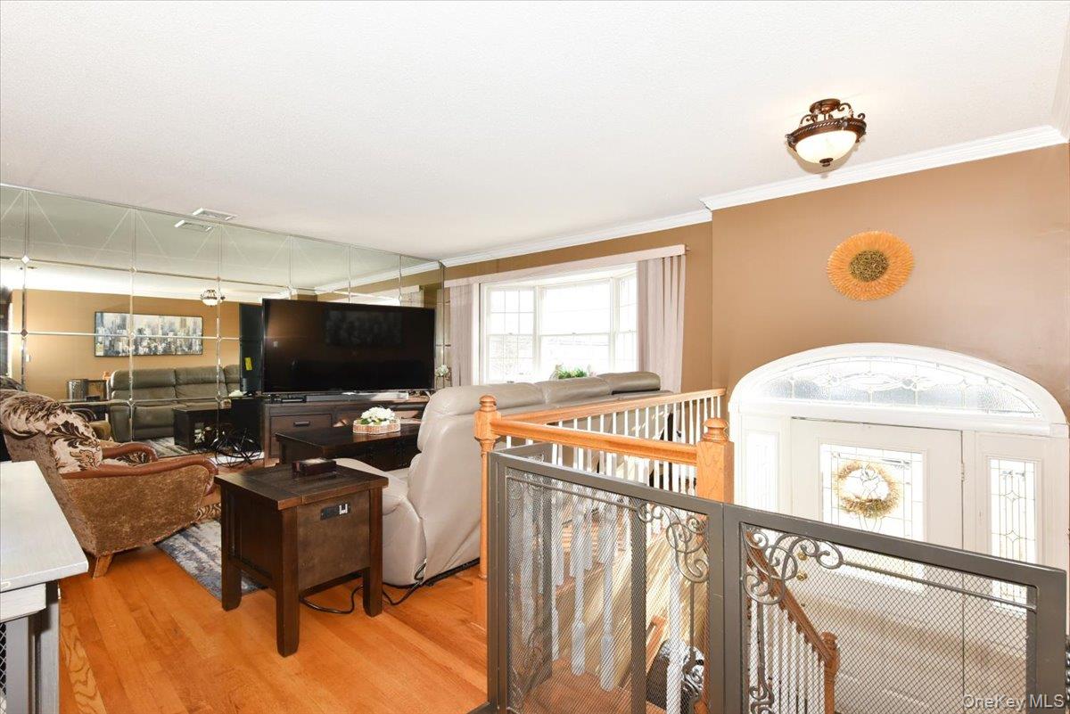 255 Brookside Court, Copiague, NY 11726