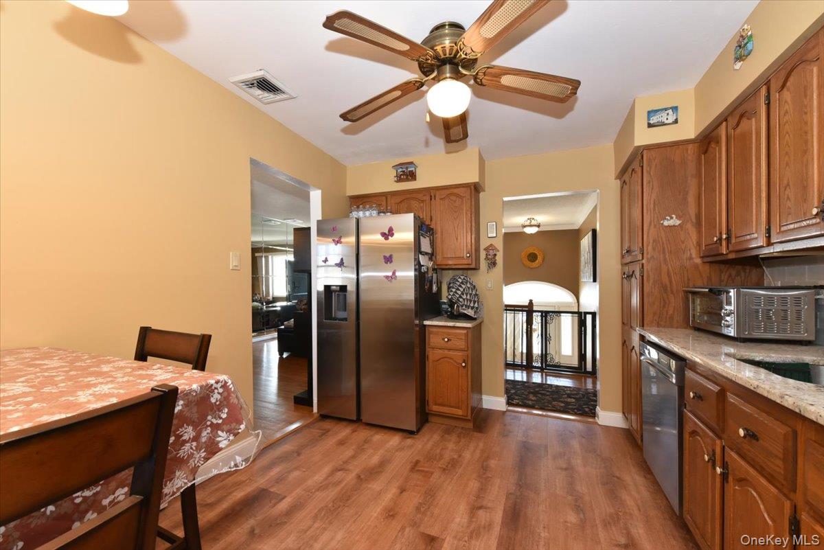 255 Brookside Court, Copiague, NY 11726