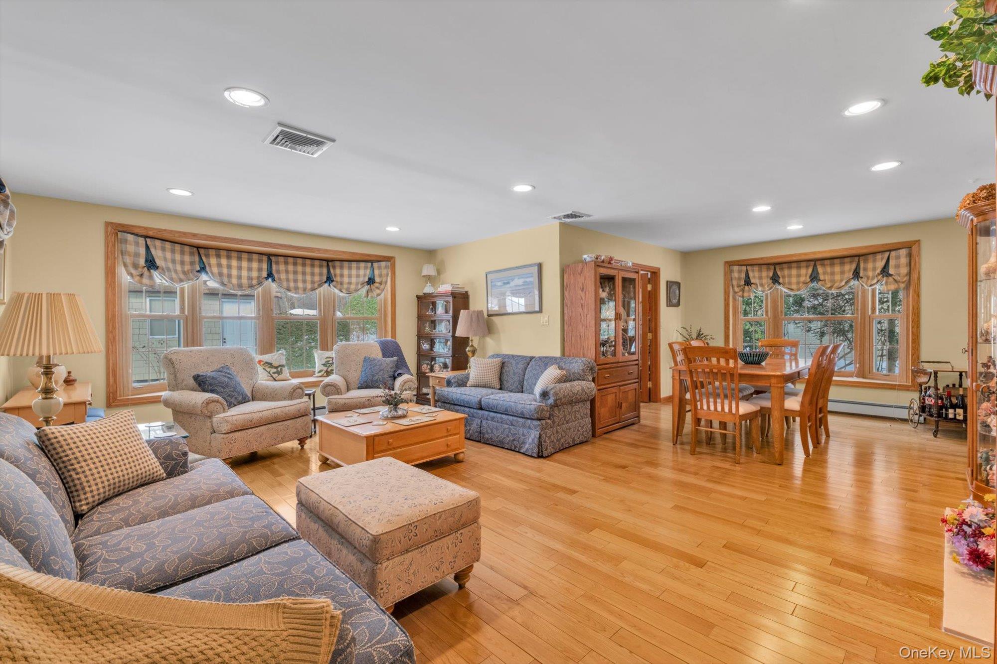 39 Hillturn Lane, Roslyn Heights, NY 11577