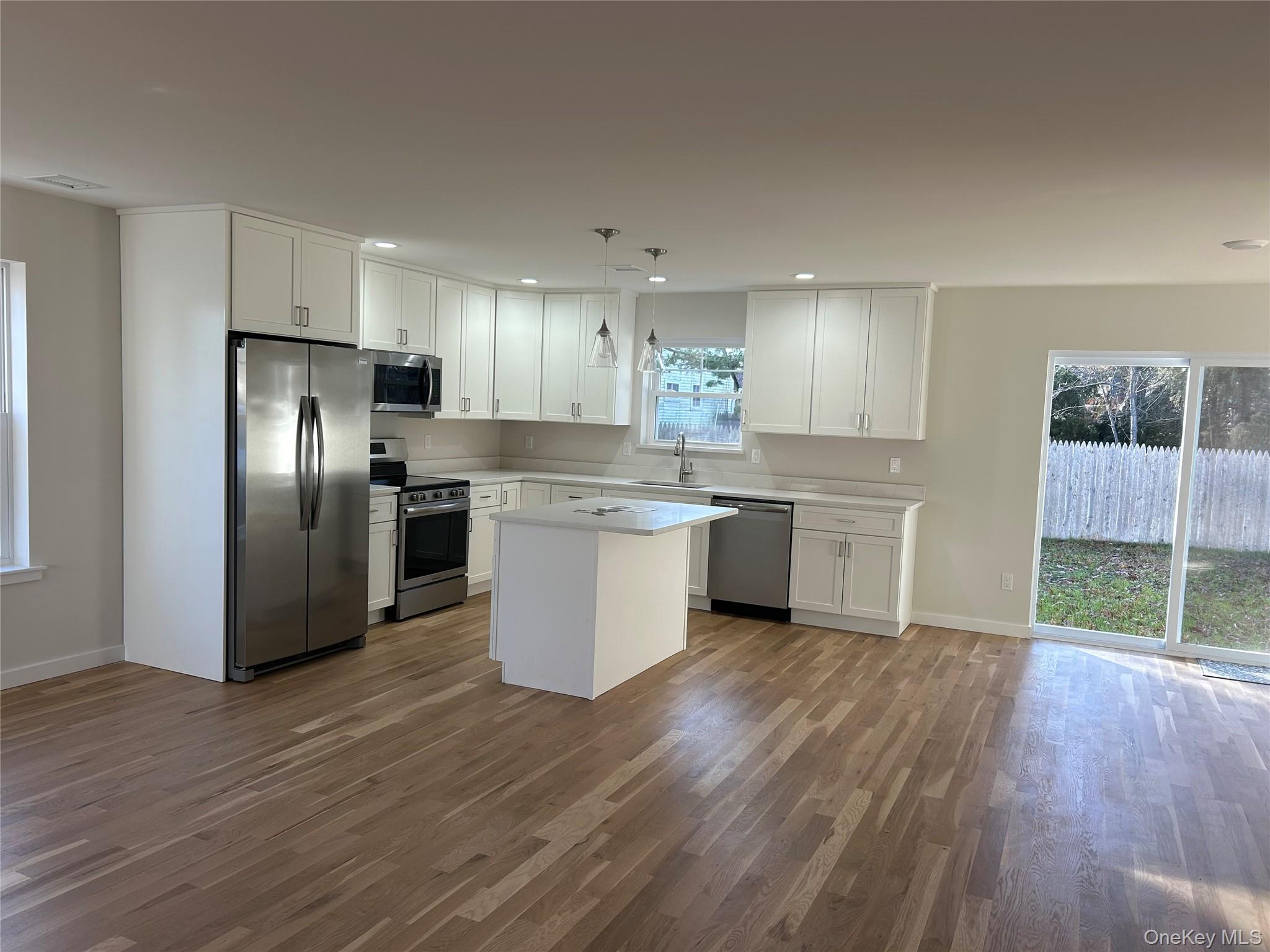 20 10th Street, Ronkonkoma, NY 11790