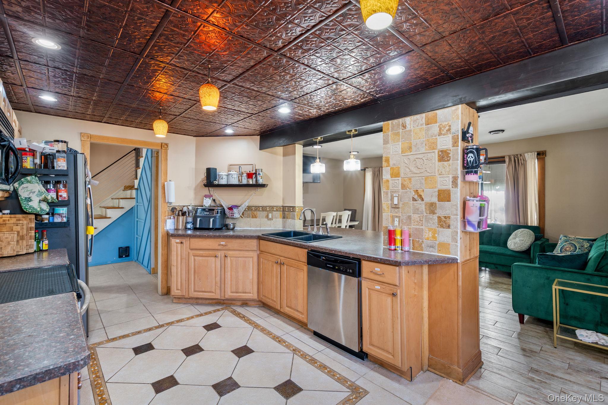 42 Beechwood Park, Poughkeepsie, NY 12601