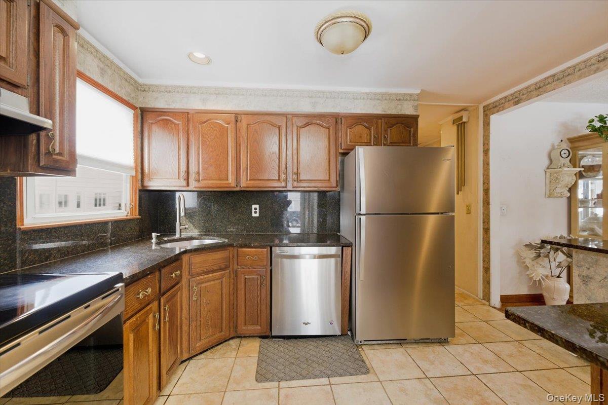 21 Chestnut Street, Massapequa, NY 11758