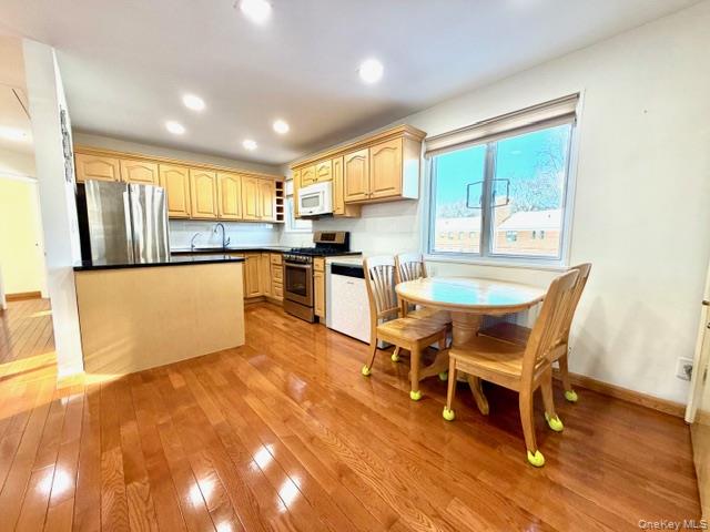 218-07 73rd Avenue # Upper, Bayside, NY 11364