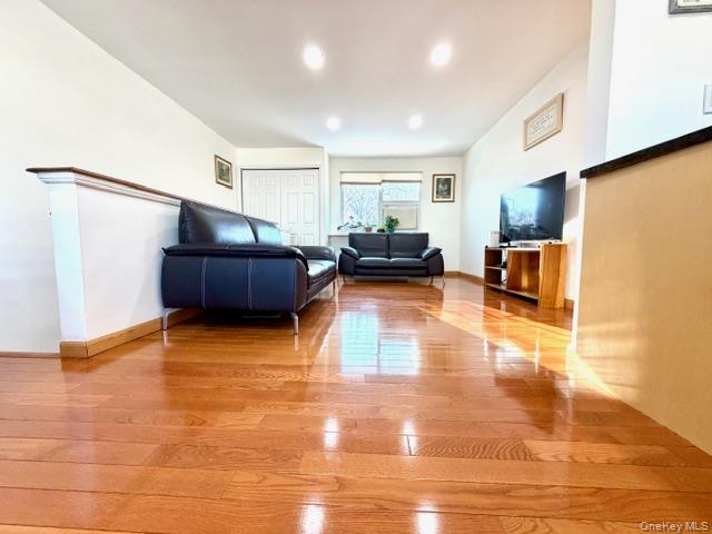 218-07 73rd Avenue # Upper, Bayside, NY 11364