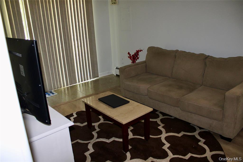 24 Chestnut Lane, Newburgh, NY 12550