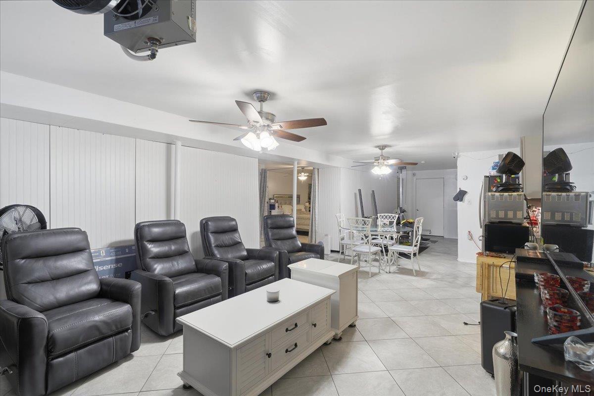 56 Park Lane, Medford, NY 11763