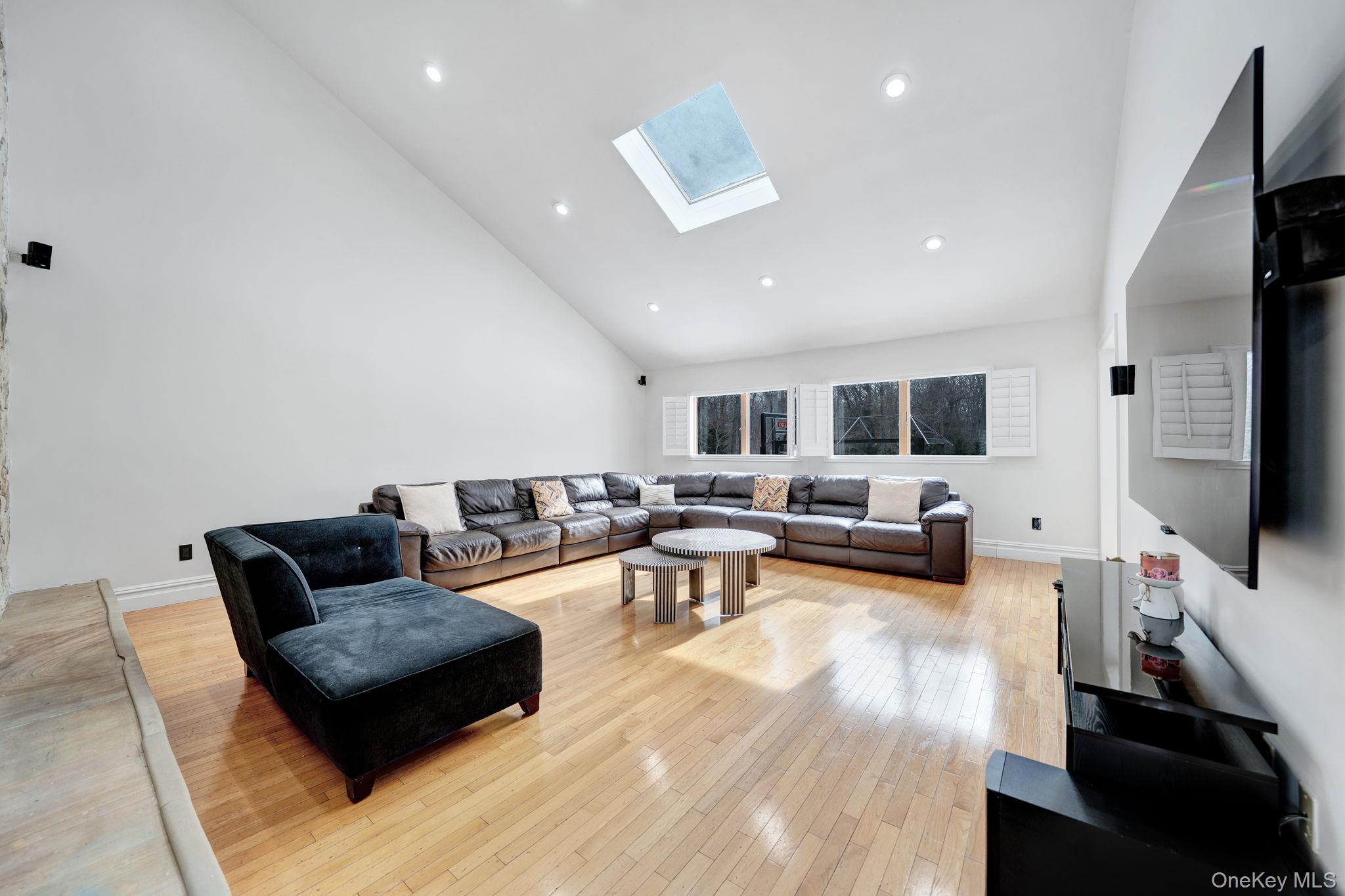 219 Carnation Drive, Farmingdale, NY 11735