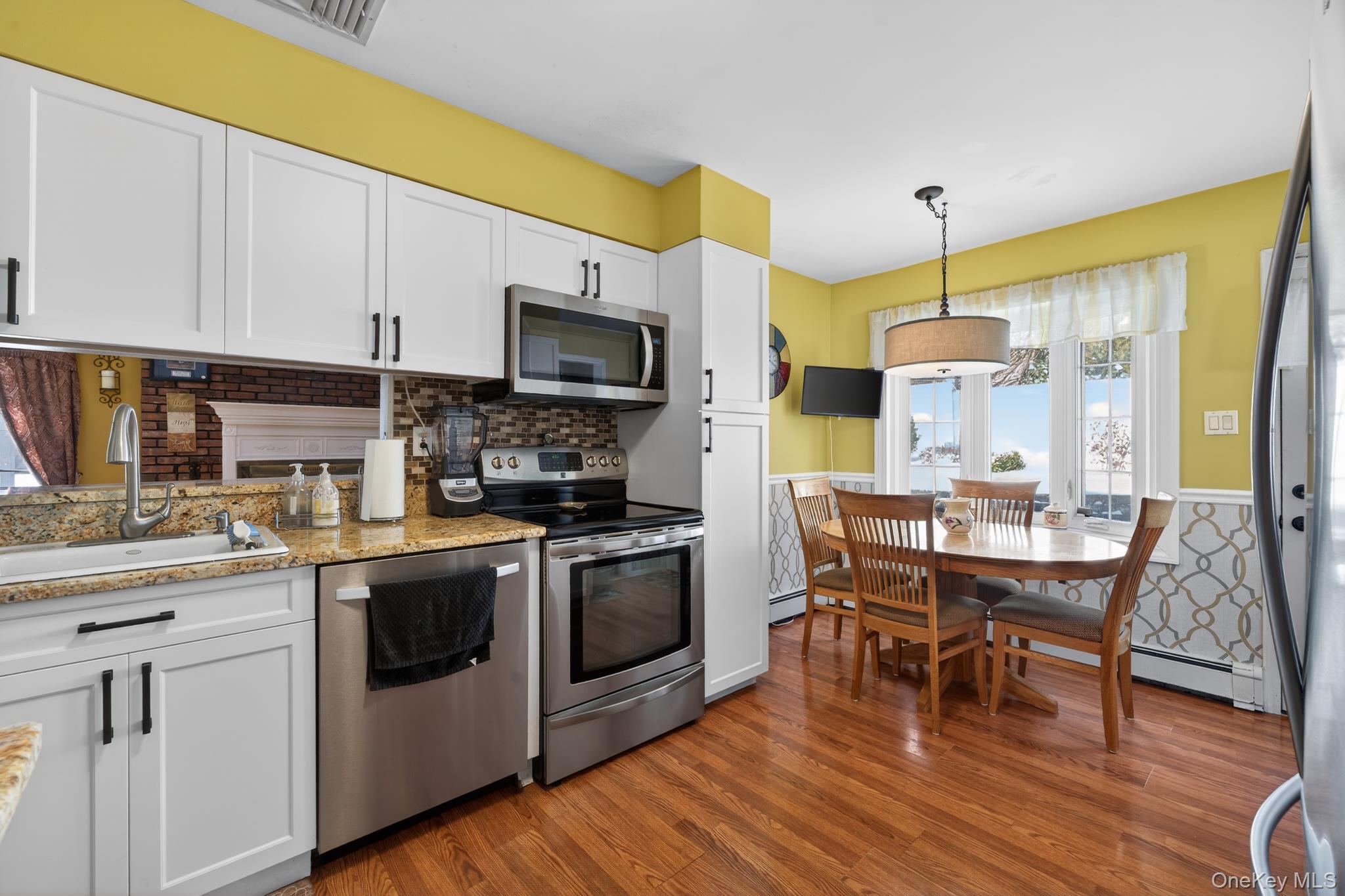 18 Hill Lane, Smithtown, NY 11787