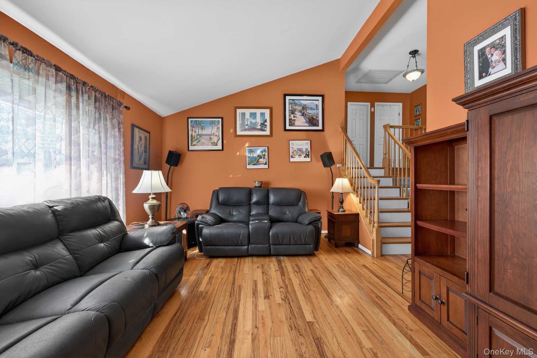 18 Hill Lane, Smithtown, NY 11787