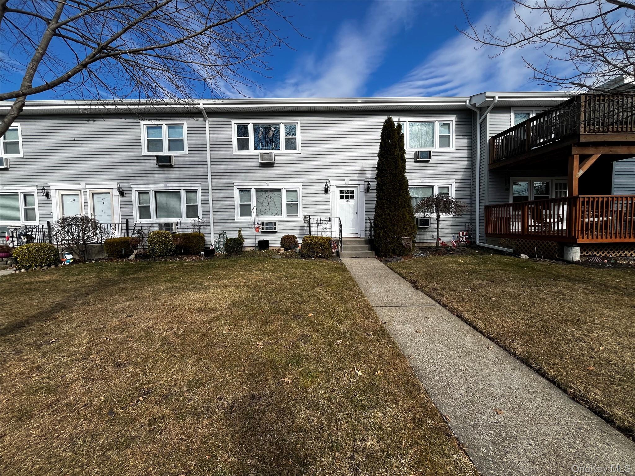 105 Finch Lane # 1B, Islip, NY 11751
