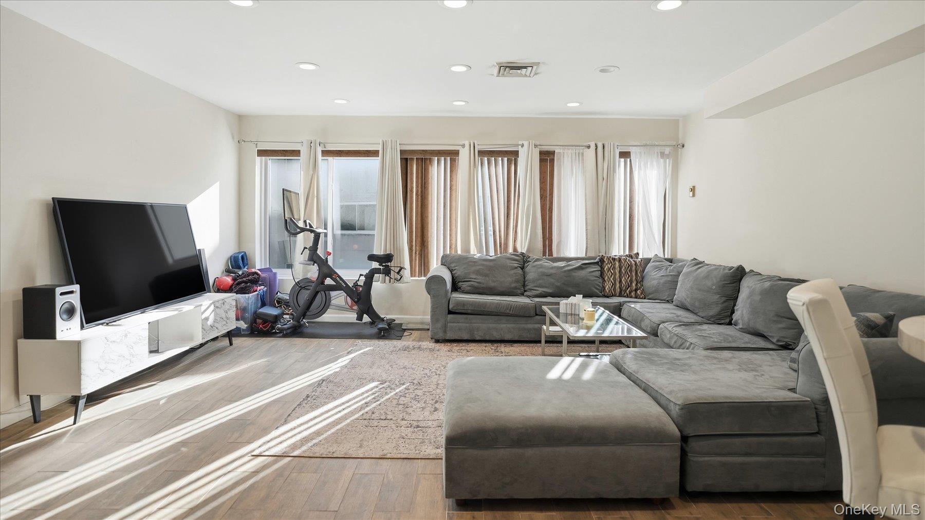 100 Cuttermill Road # 4M, Great Neck, NY 11021