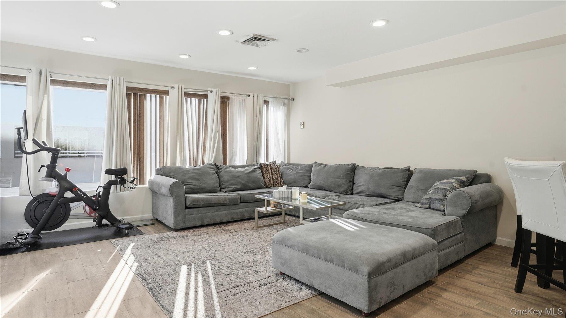 100 Cuttermill Road # 4M, Great Neck, NY 11021