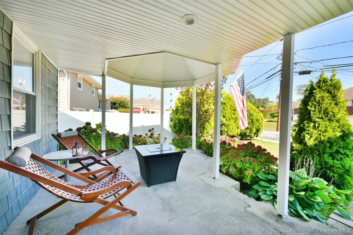 3 Berryhill Lane, Bethpage, NY 11714