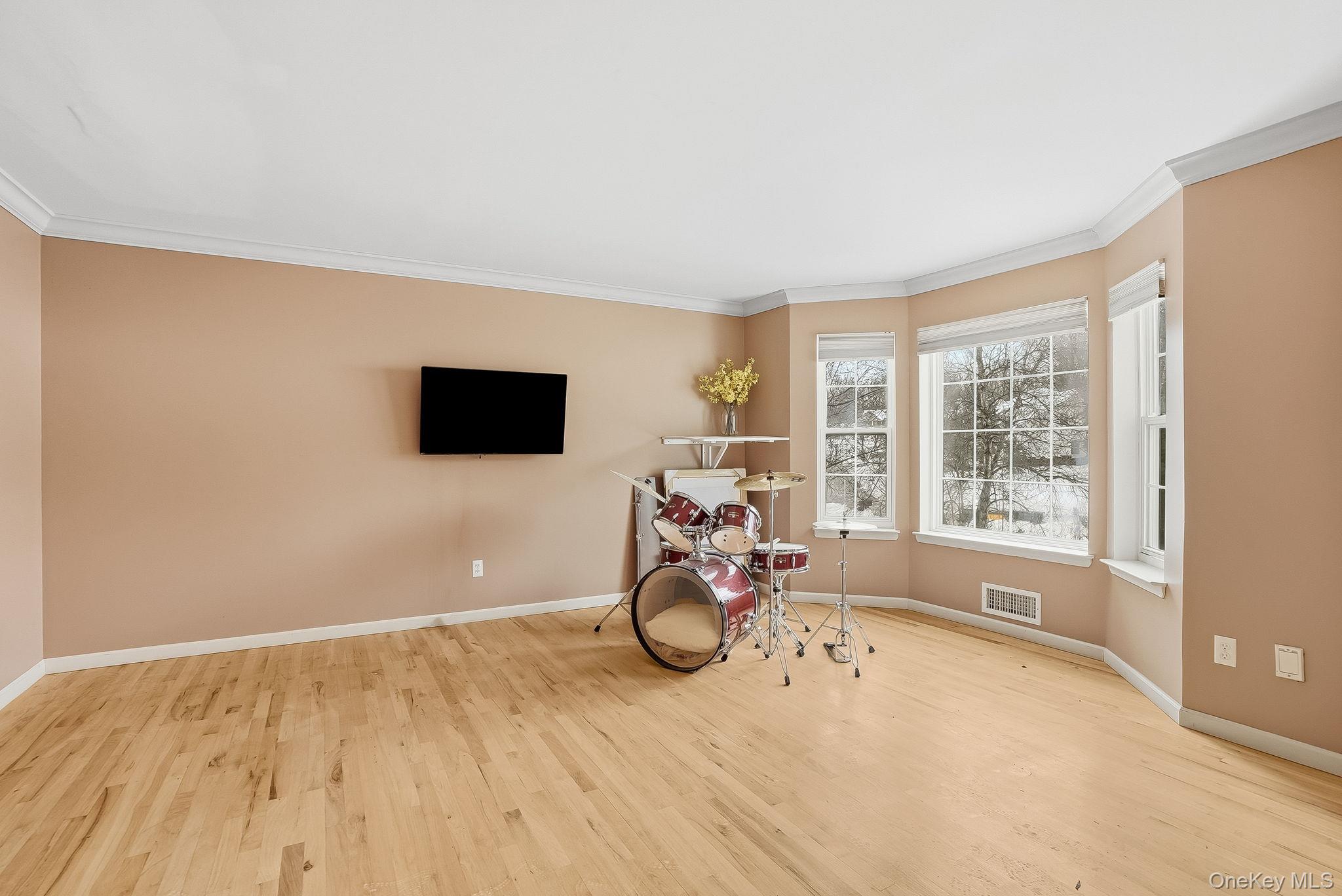 1010 Pine View, New Windsor, NY 12553