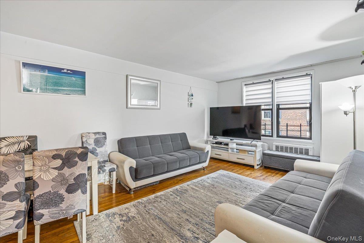 50-21 39th Place # 4H, Sunnyside, NY 11104