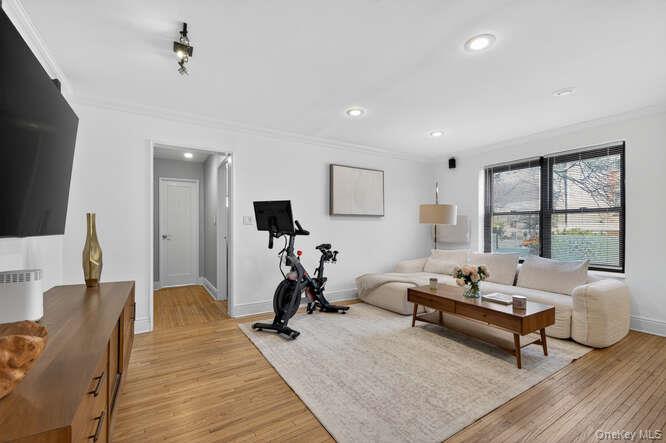 46 Terrace Circle # 1B, Great Neck, NY 11021