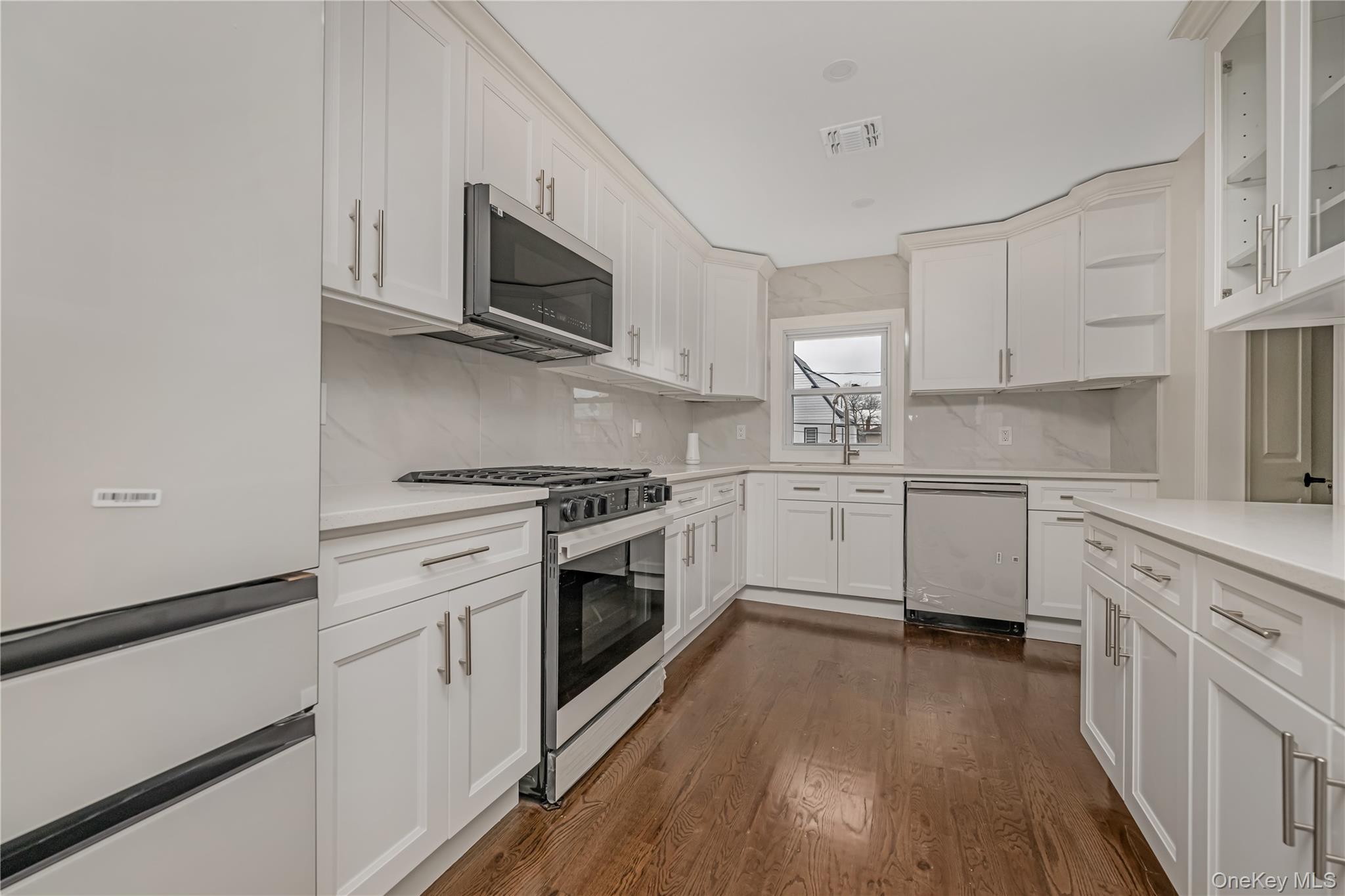 1043 Delaware Avenue, Island Park, NY 11558