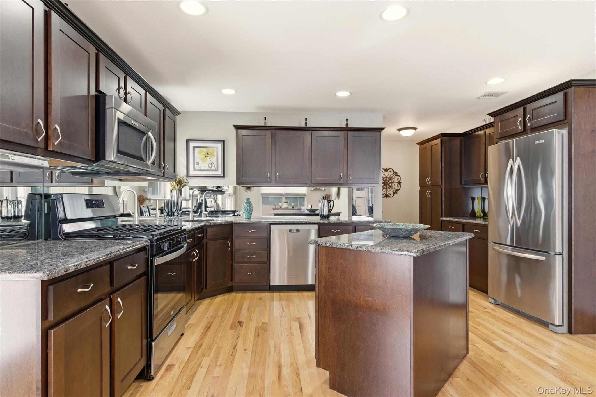 4 Macintosh Lane, Selden, NY 11784