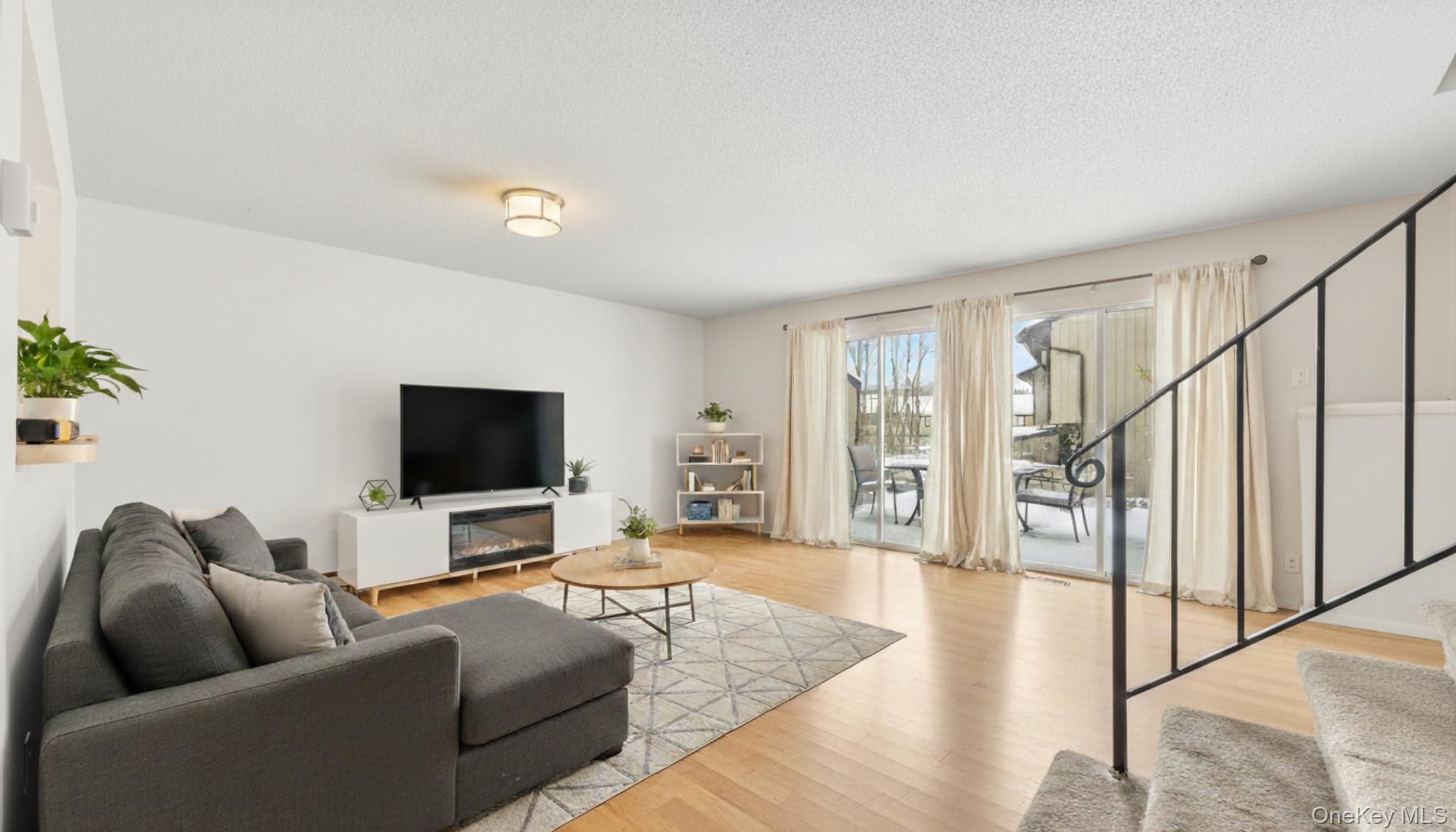 1006 Chelsea Cove S, Hopewell Junction, NY 12533