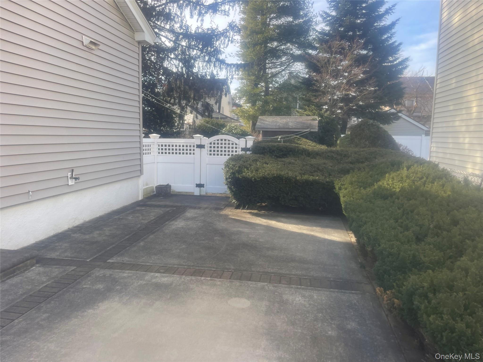 22 Eton Street, Valley Stream, NY 11581