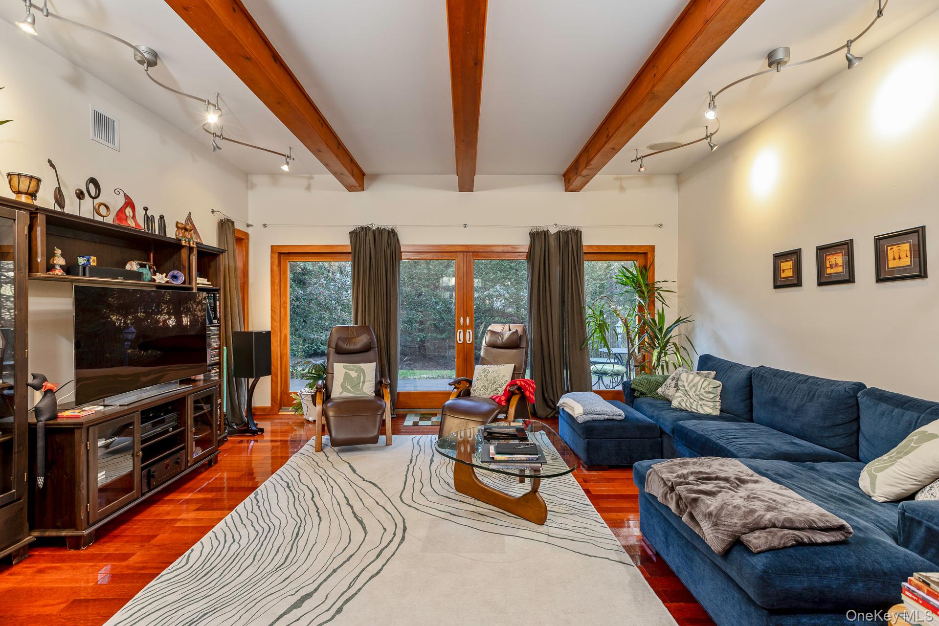 1 Cumberland Path, Setauket, NY 11733