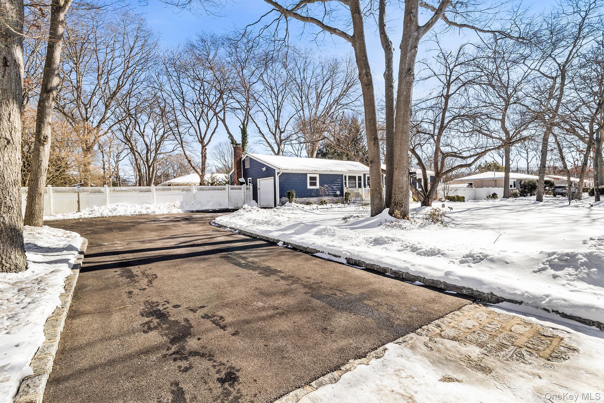 211 Oswego Avenue, Medford, NY 11763