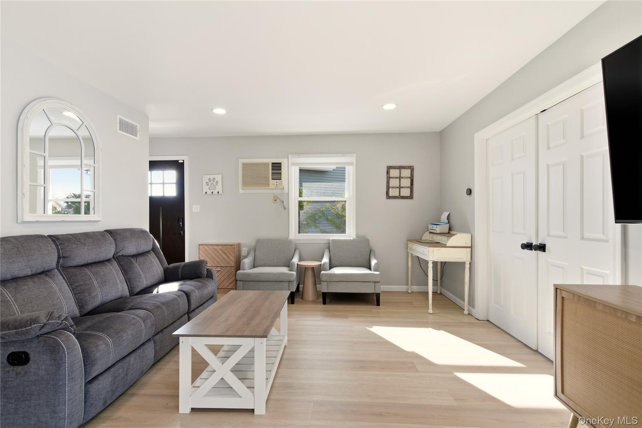 76 Alhambra Road, Massapequa, NY 11758