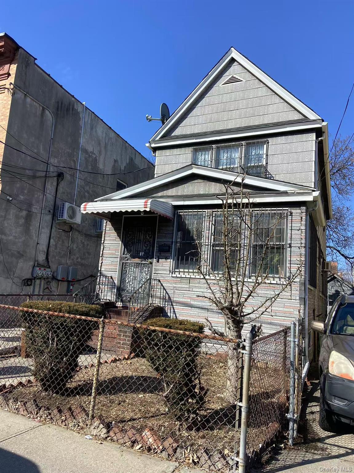 8621 59th Avenue, Elmhurst, NY 11373