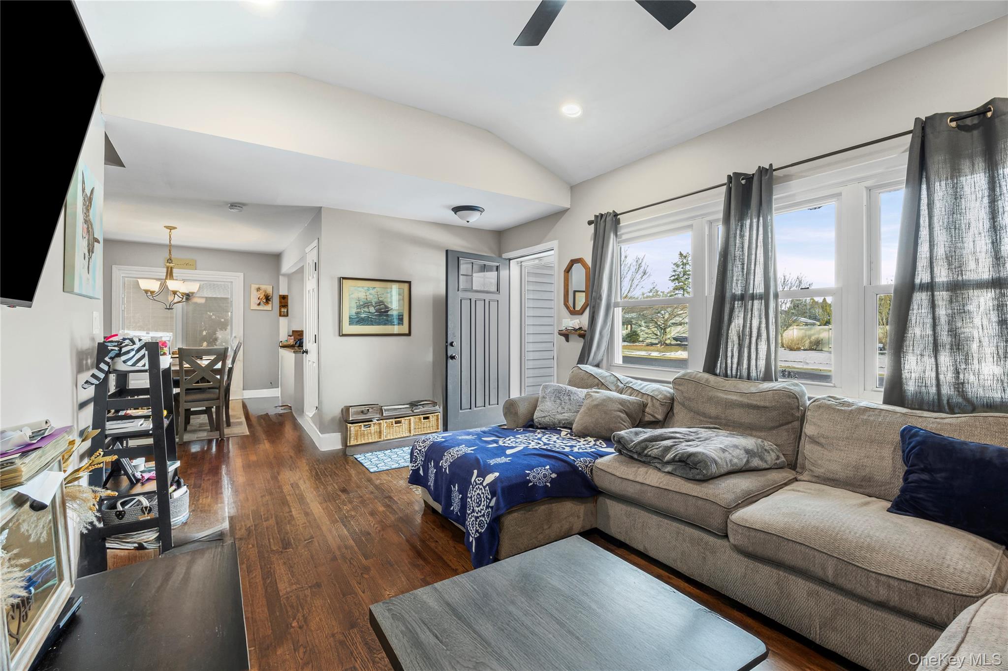 36 Hart Street, Farmingdale, NY 11735