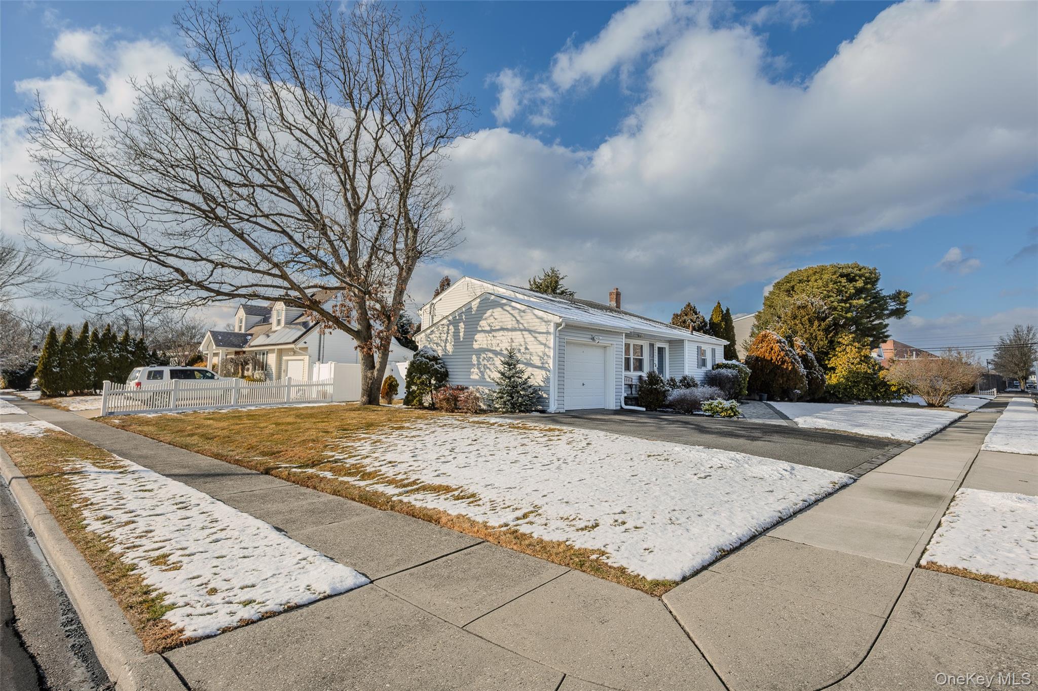 36 Hart Street, Farmingdale, NY 11735