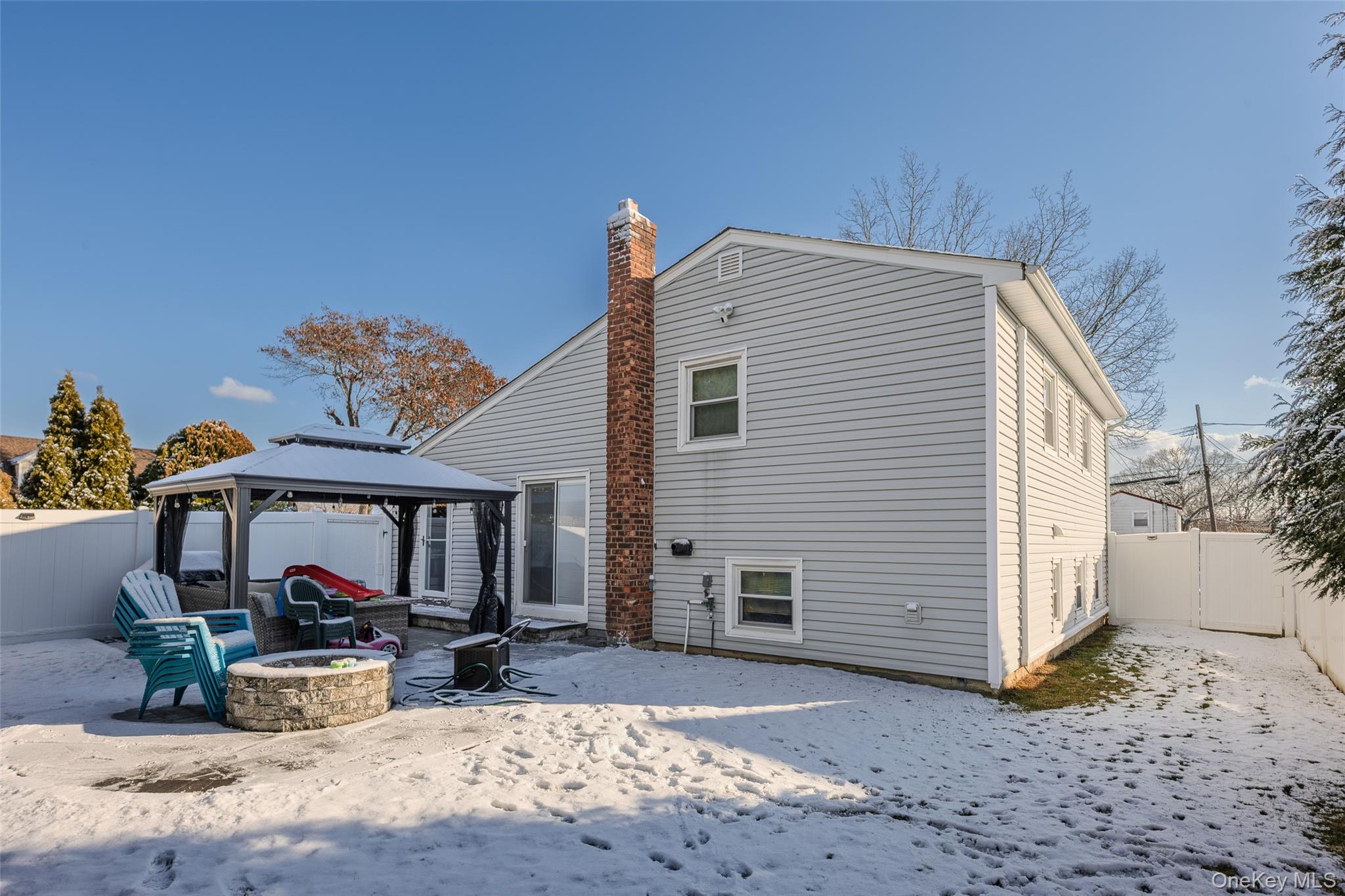 36 Hart Street, Farmingdale, NY 11735