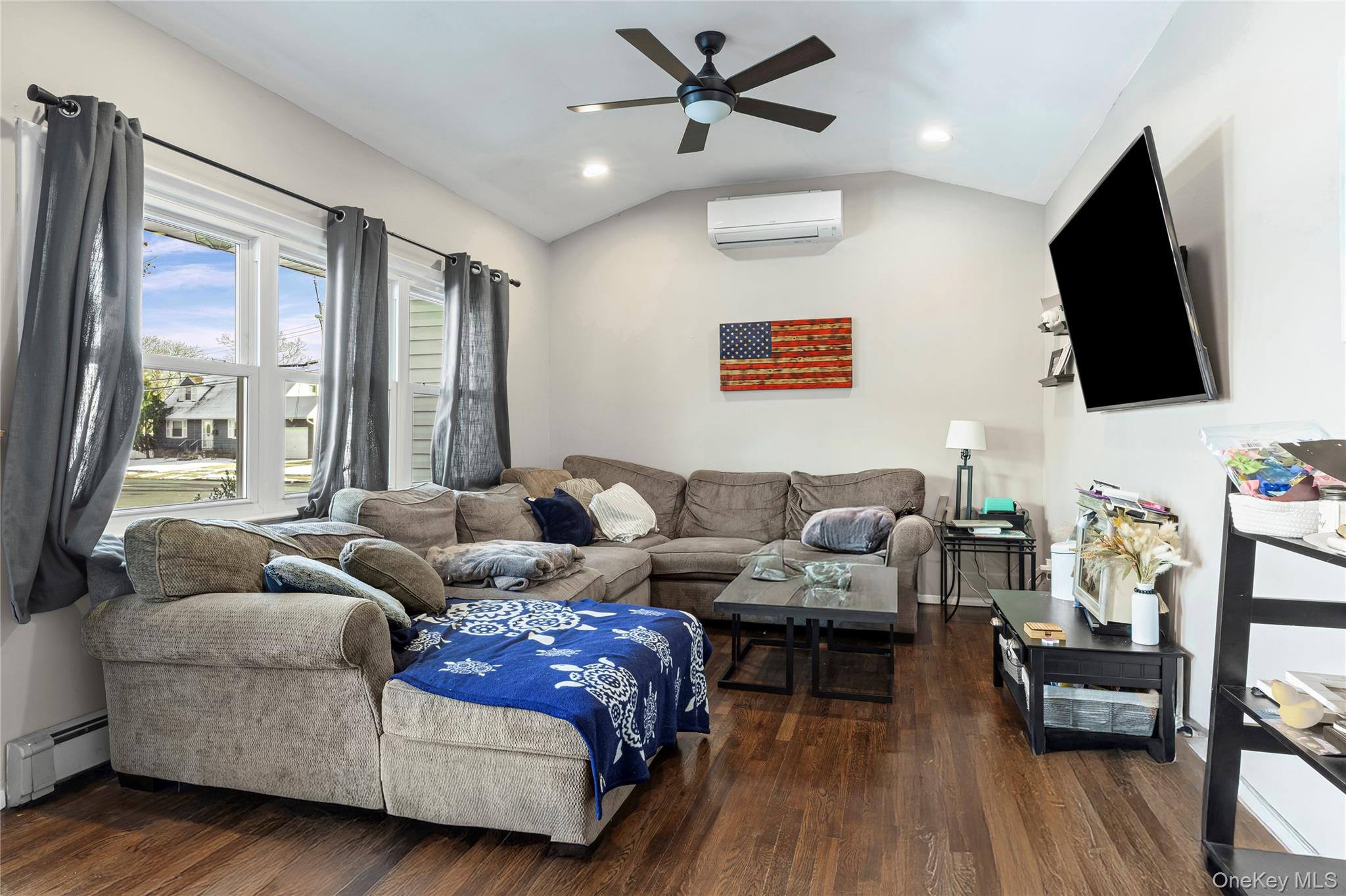 36 Hart Street, Farmingdale, NY 11735