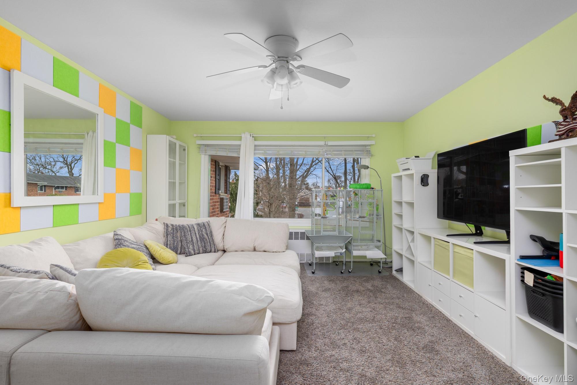 285 Edmunton # 16, North Babylon, NY 11703