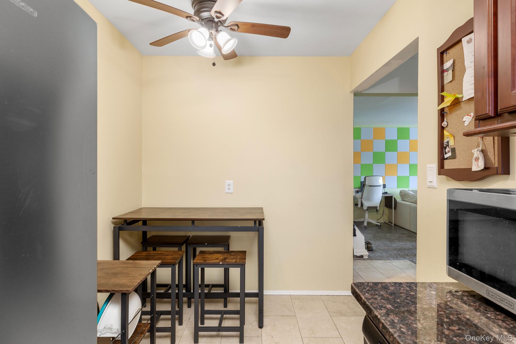 285 Edmunton # 16, North Babylon, NY 11703