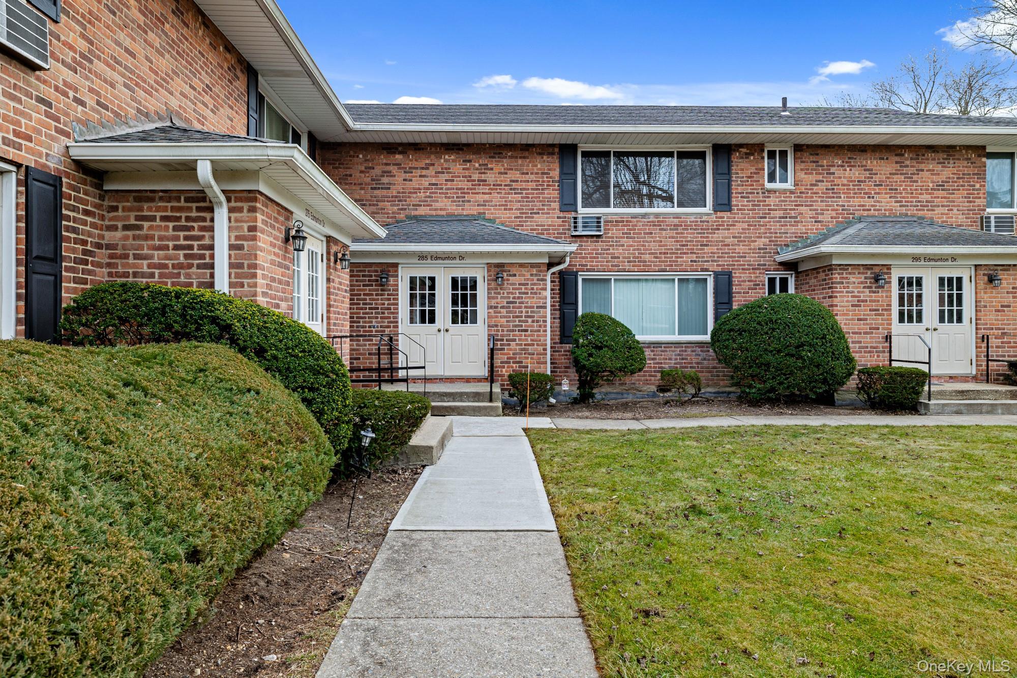 285 Edmunton # 16, North Babylon, NY 11703