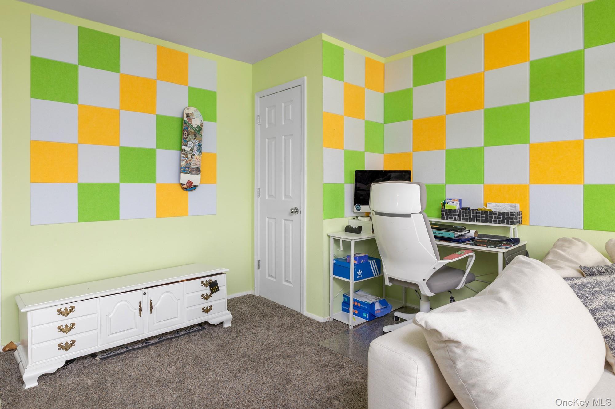 285 Edmunton # 16, North Babylon, NY 11703