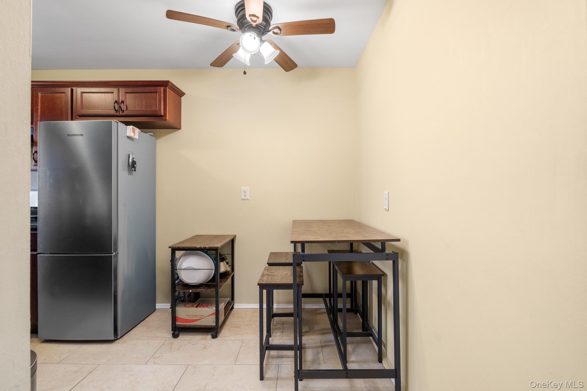 285 Edmunton # 16, North Babylon, NY 11703