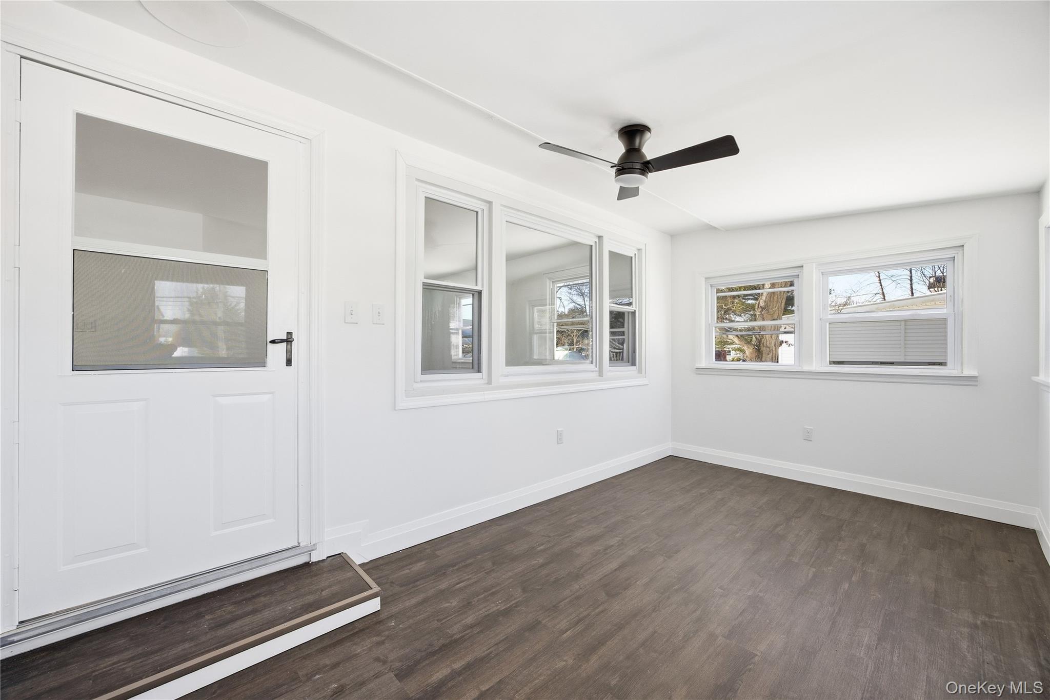 78 Roslyn Street, Islip Terrace, NY 11752