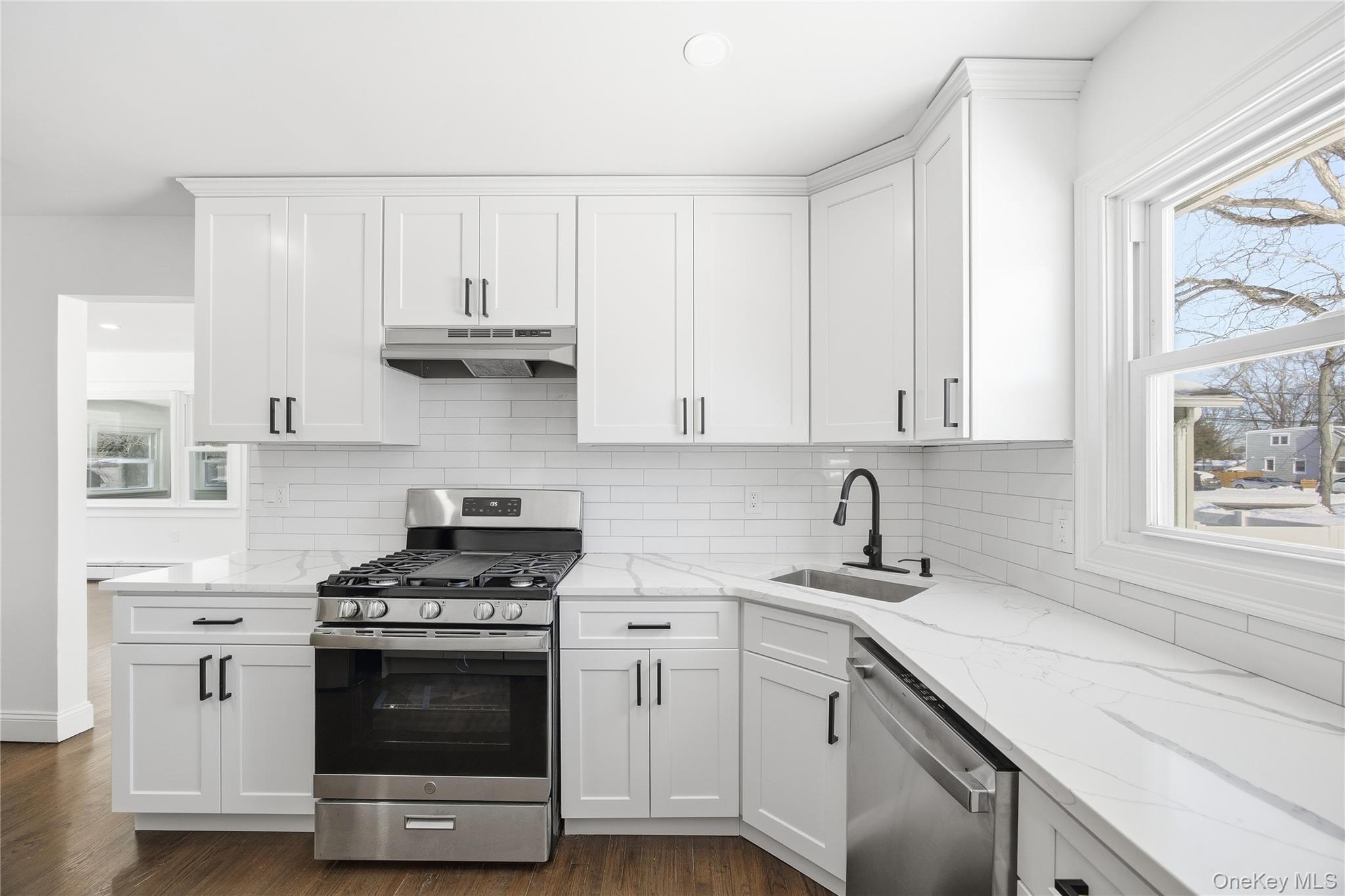 78 Roslyn Street, Islip Terrace, NY 11752