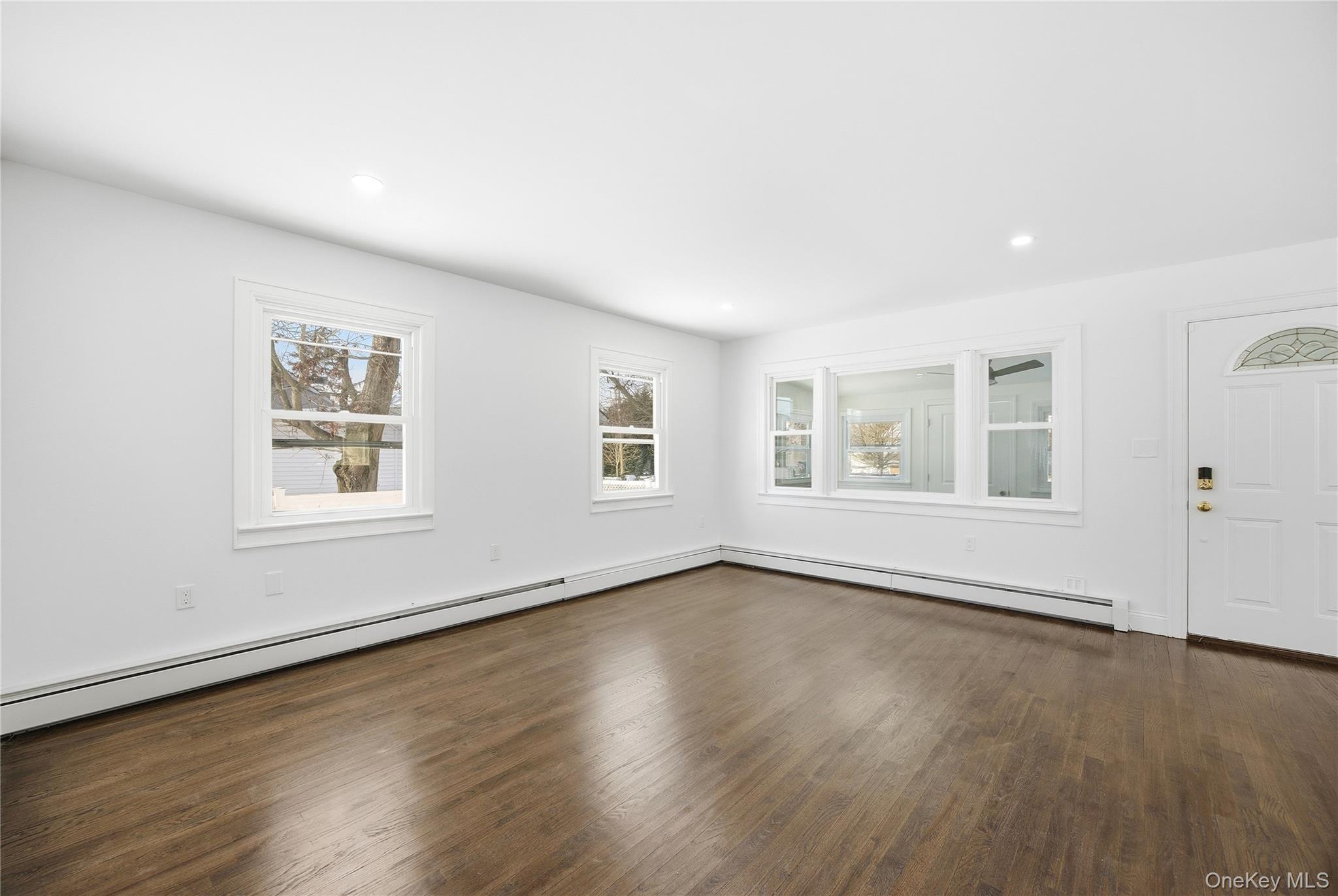 78 Roslyn Street, Islip Terrace, NY 11752