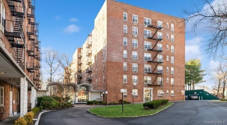 54-40 Little Neck Parkway # 6M, Little Neck, NY 11362