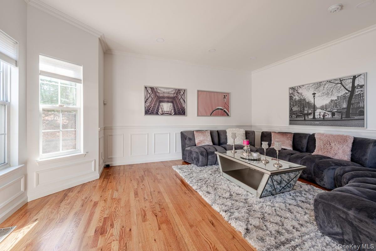 1 Brittany Court, Ridge, NY 11961