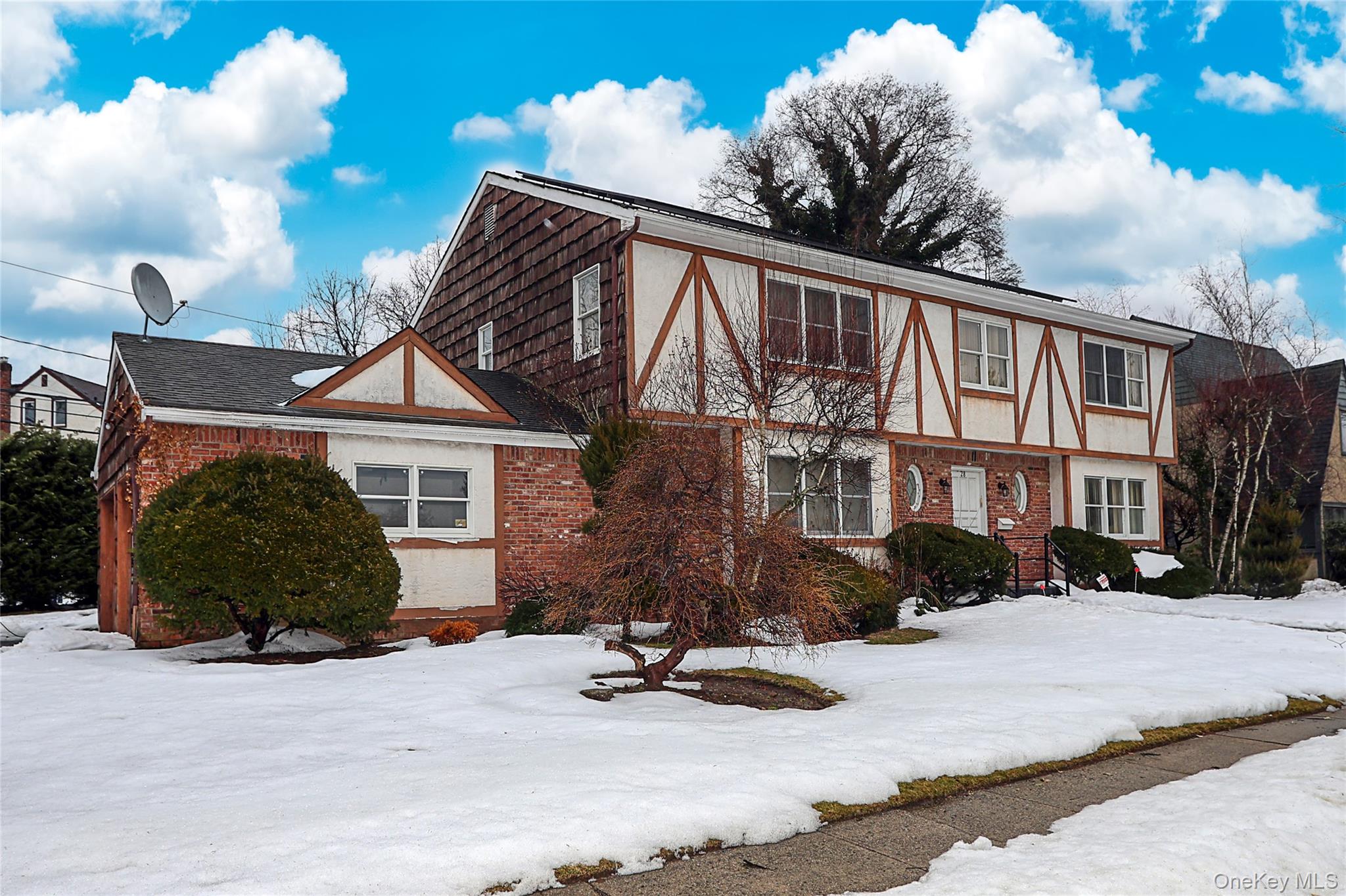 28 Polo Road, Great Neck, NY 11023