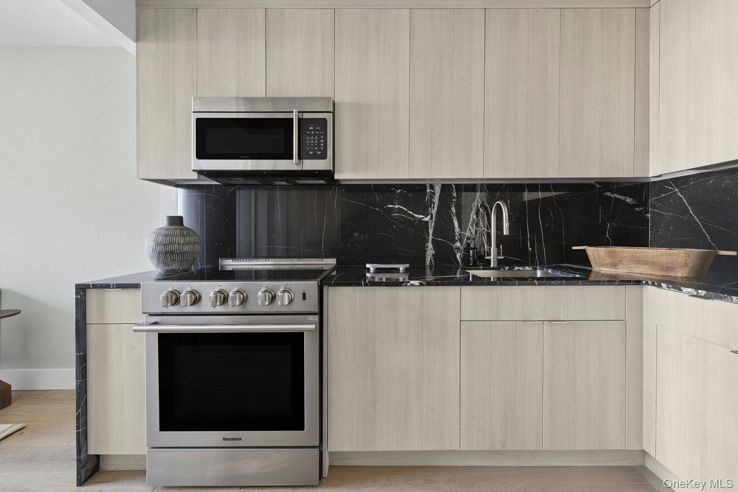 1811 MENAHAN Street # 2R, Queens, NY 11385